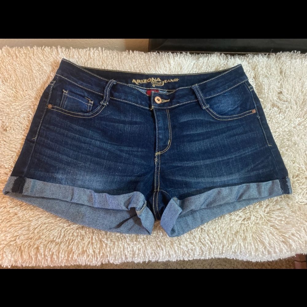 Arizona jean cutoffs. Size 11.